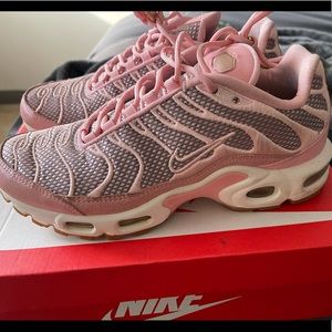 Pink Nike Airmax